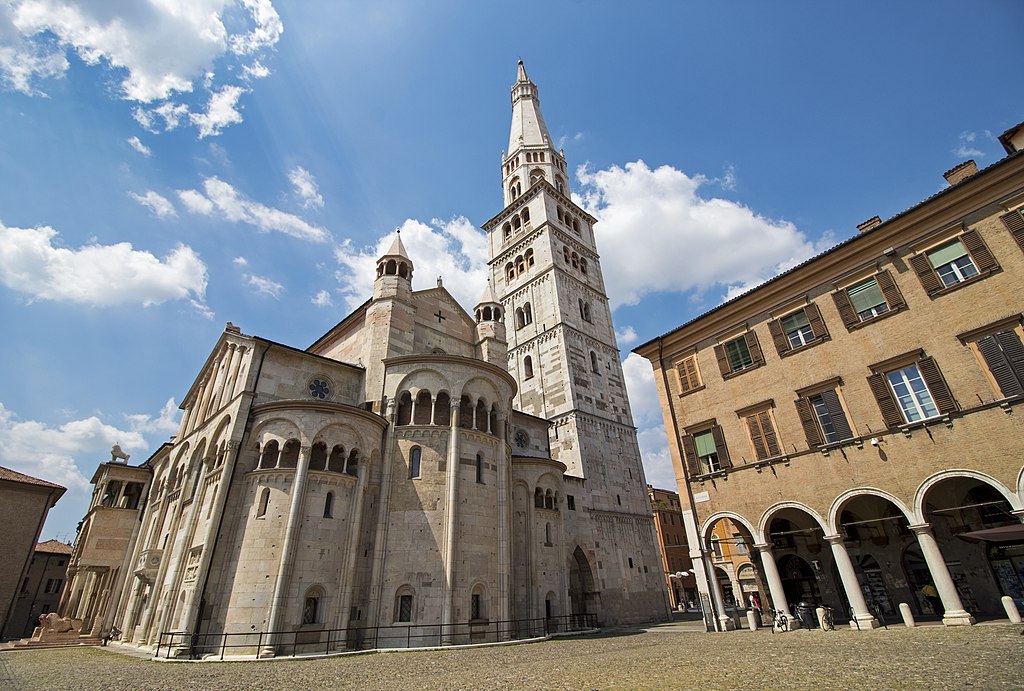 Ghirlandina_sita_in_Modena Ghirlandina in Modena